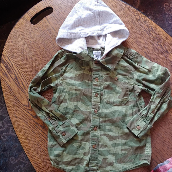 Carters Long Sleeve Button Down Camo Top With Hood Size Boy's 4/5 - Picture 1 of 4